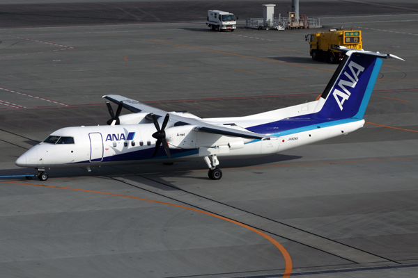 ANA DASH 8 300 HND RF IMG_8792.jpg