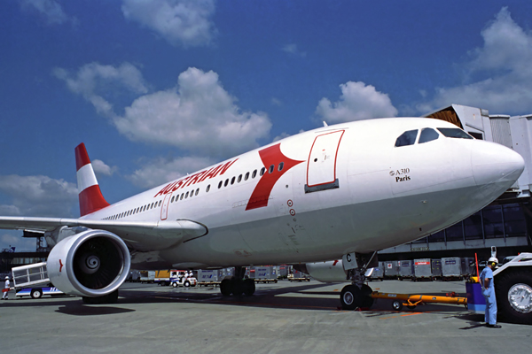 AUSTRIAN AIRBUS A310 300 NRT RF 436 24.jpg