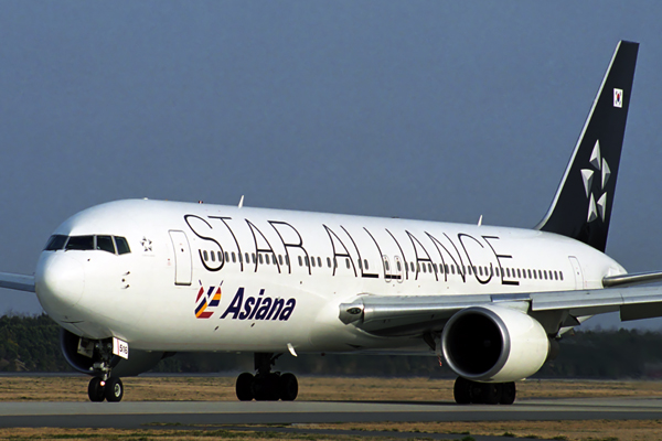 ASIANA BOEING 767 300 NRT RF 1710 11.jpg