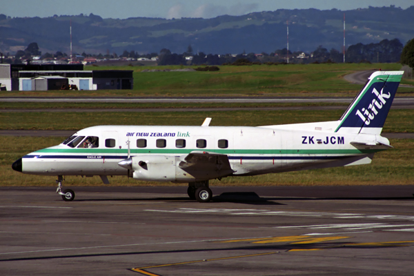 AIR NEW ZEALAND LINK EMBRAER 110 AKL RF 1365 28.jpg