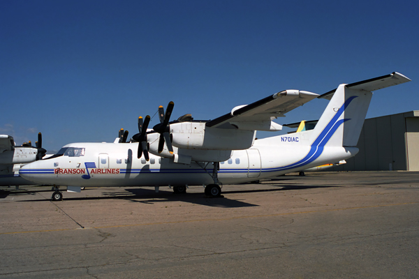 BRANSON AIRLINES DASH 7 LAS RF 891 3.jpg