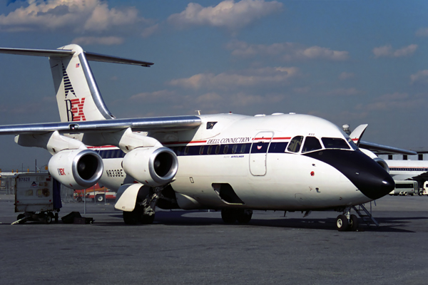 DELTA CONNECTION BEX BAE AVRO RJ70 JFK RF 915 3.jpg