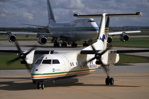 SOUTHERN AUSTRALIA DASH 8 100 MEL RF 577 5.jpg