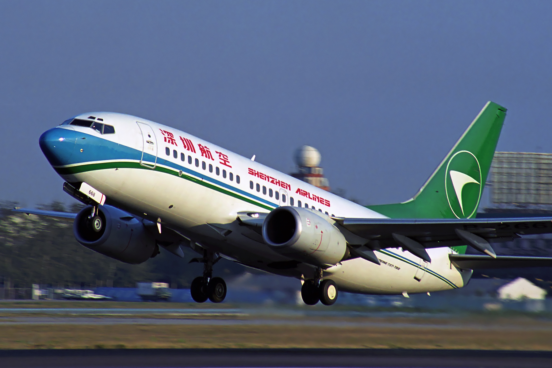 SHENZHEN AIRLINES BOEING 737 300 BJS RF 1671 9.jpg