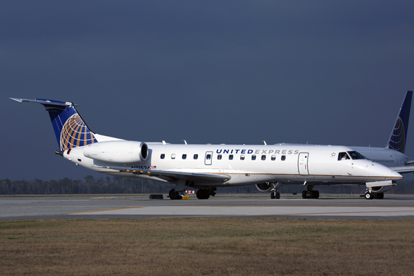 UNITED EXPRESS EMBRAER 135 IAH RF 5K5A9002.jpg