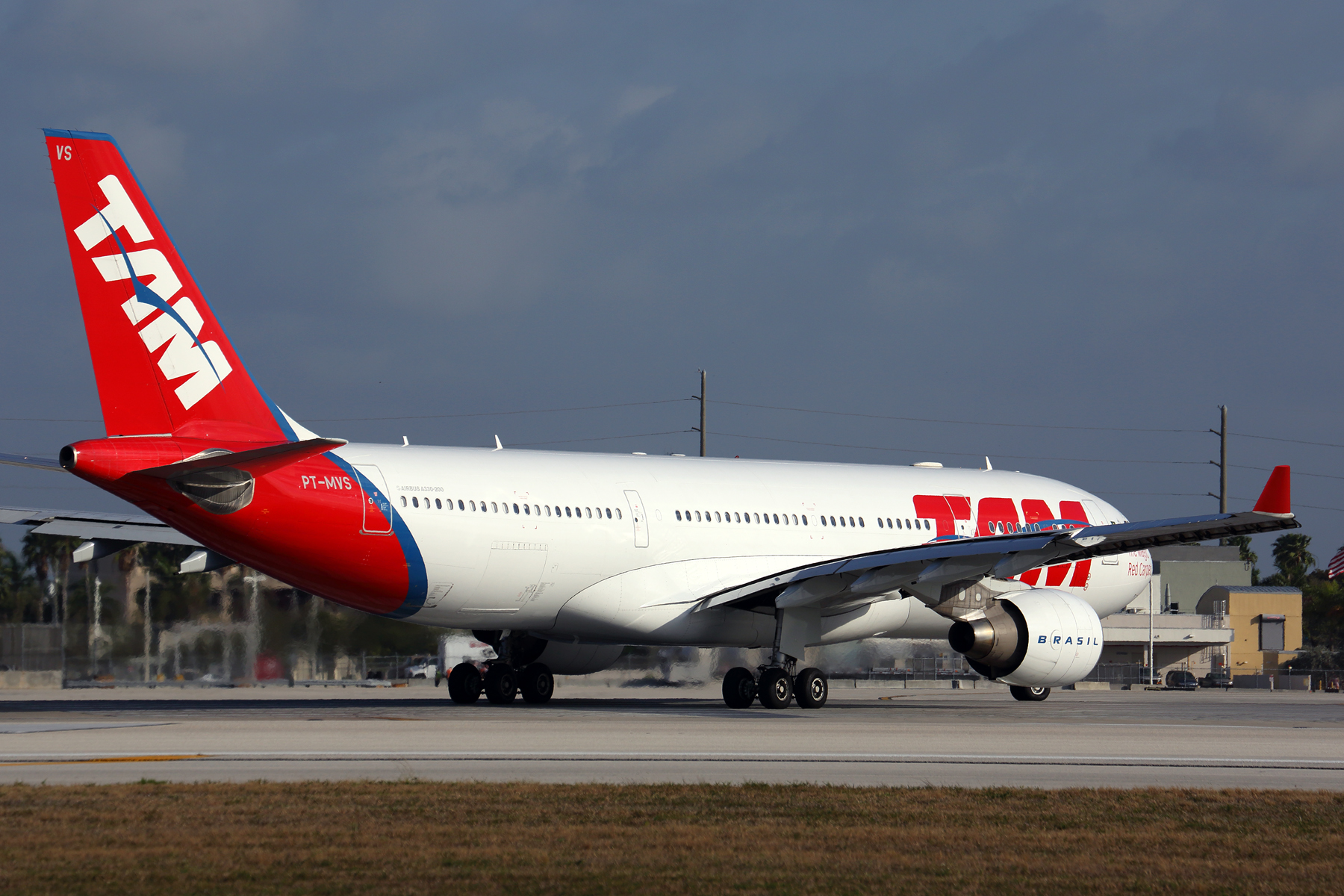 TAM AIRBUS A330 200 MIA RF 5K5A9604.jpg