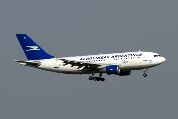 AEROLINEAS ARGENTINAS AIRBUS A310 300 GRU RF IMG_1452.jpg