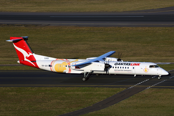 QANTAS LINK DASH 8 400 SYD RF 5K5A3257.jpg