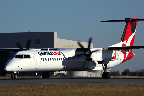 QANTAS LINK DASH 8 400 BNE RF 5K5A3680.jpg