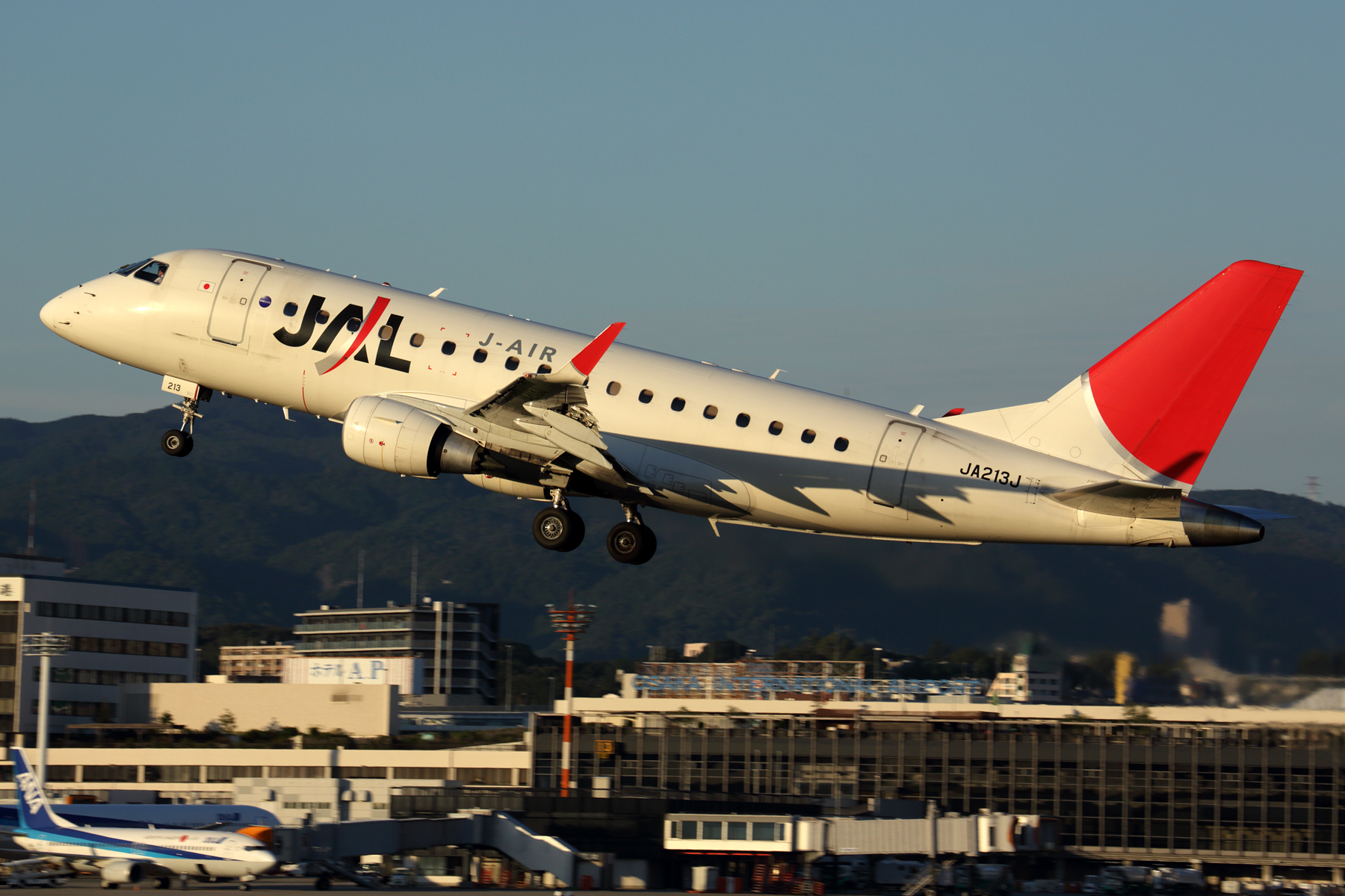 JAL J AIR EMBRAER 170 ITM RF 5K5A5985.jpg