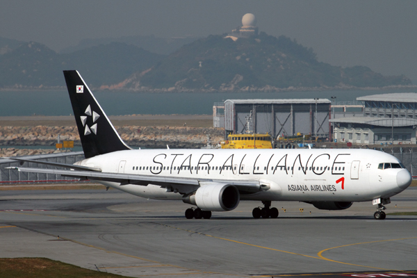 ASIANA AIRLINES BOEING 767 300 HKG RF IMG_0720.jpg