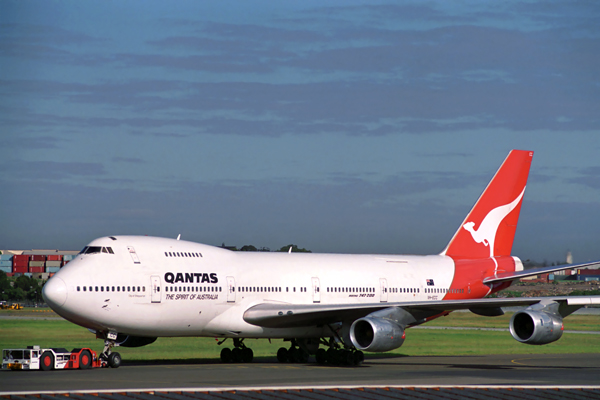 QANTAS BOEING 747 200M SYD RF 179 15.jpg