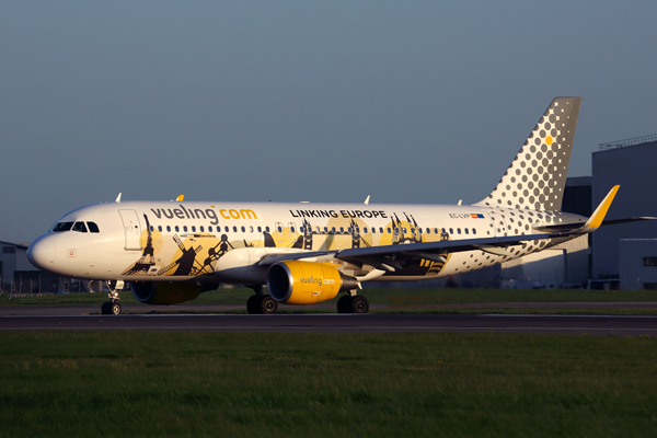 VUELING AIRBUS A320 LHR RF 5K5A2776.jpg