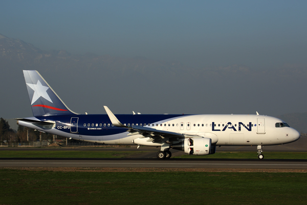LAN AIRBUS A320 SCL RF 5K5A2419.jpg