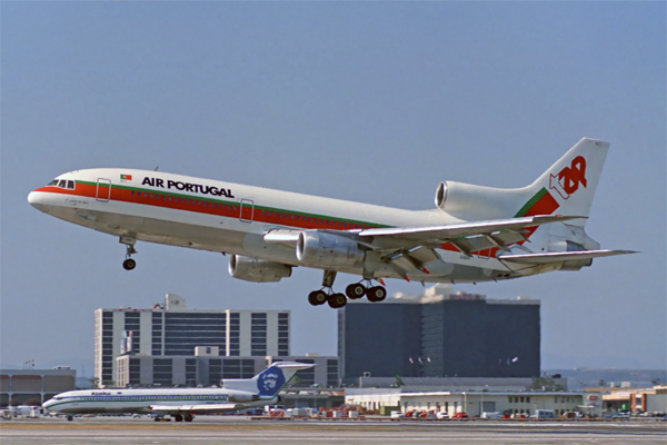 TAP AIR PORTUGAL  LOCKHEED L1011 500 LAX RF 208 13.jpg