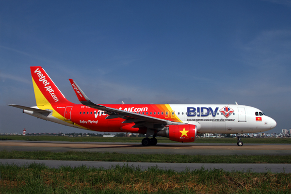 VIETJET AIR AIRBUS A320 SGN RF IMG_0083.jpg