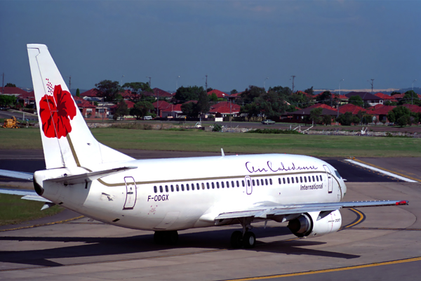 AIR CALEDONIE BOEING 737 300 SYD RF 648 28.jpg