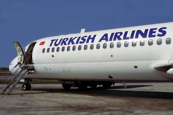 TURKISH AIRLINES DC9 30 IST RF 323 28.jpg