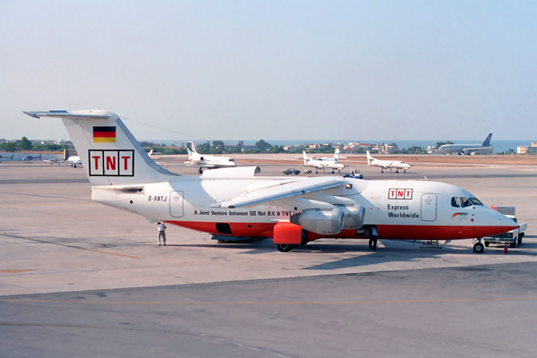 TNT BAE 146 300F ATH RF 701 16.jpg