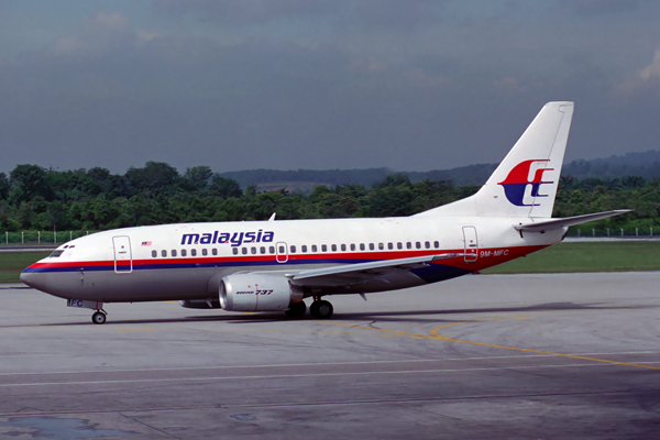 MALAYSIA BOEING 737 500 KUL RF 739 16.jpg