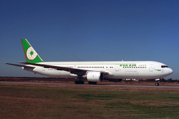 EVA AIR BOEING 767 300 BNE RF 793 17.jpg