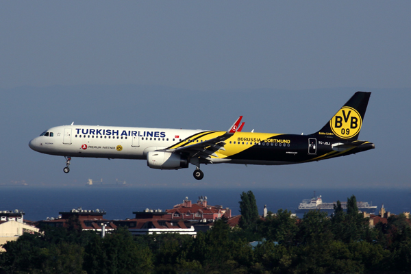 TURKISH AIRLINES AIRBUS A321 IST RF 5K5A3262.jpg