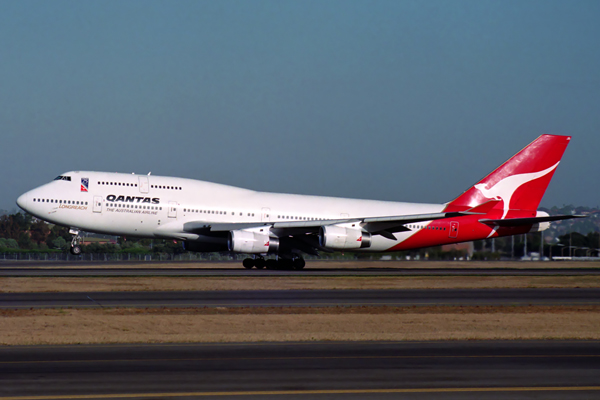 QANTAS BOEING 747 400 SYD RF 939 27.jpg