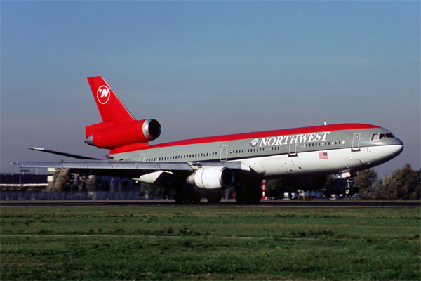 NORTHWEST DC10 30 AMS RF V100F.jpg