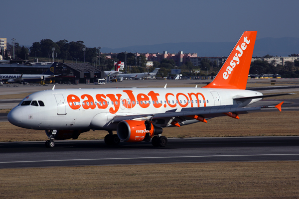 EASYJET AIRBUS A319 LIS RF 5K5A5315.jpg