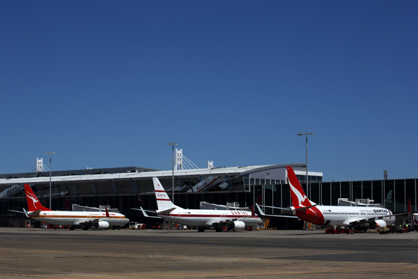 QANTAS BOEING 737 800s SYD RF 5K5A0107.jpg