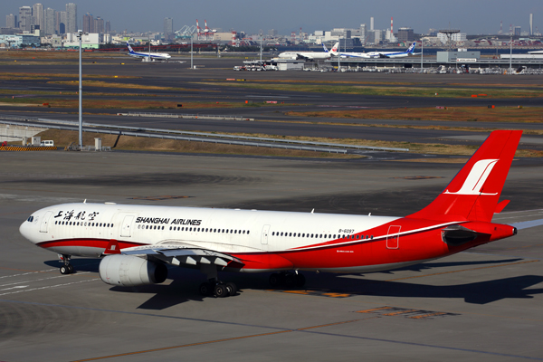 SHANGHAI AIRLINES AIRBUS A330 300 HND RF 5K5A0928.jpg