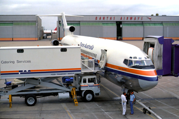 TRANS AUSTRALIA BOEING 727 200 SYD RF 106 24.jpg