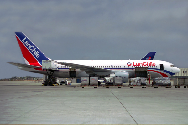 LAN CHILE BOEING 767 200 LAX RF 890 18.jpg