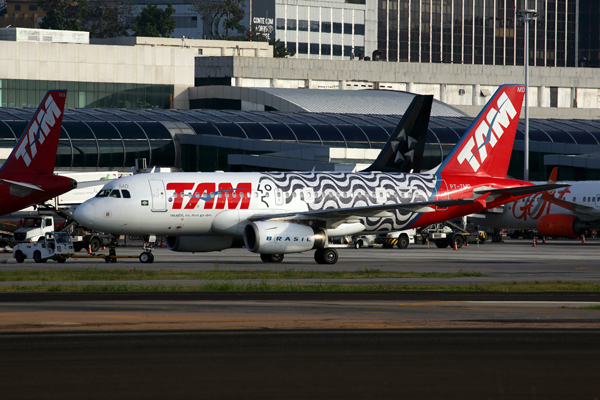 TAM AIRBUS A319 SDU RF 5K5A8767.jpg