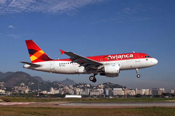 AVIANCA AIRBUS A318 SDU RF IMG_0705.jpg