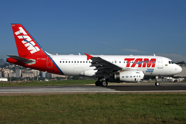 TAM AIRBUS A319 SDU RF IMG_0723.jpg