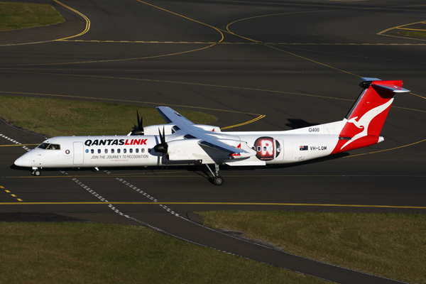 QANTAS LINK DASH 8 400 SYD RF 5K5A1291.jpg