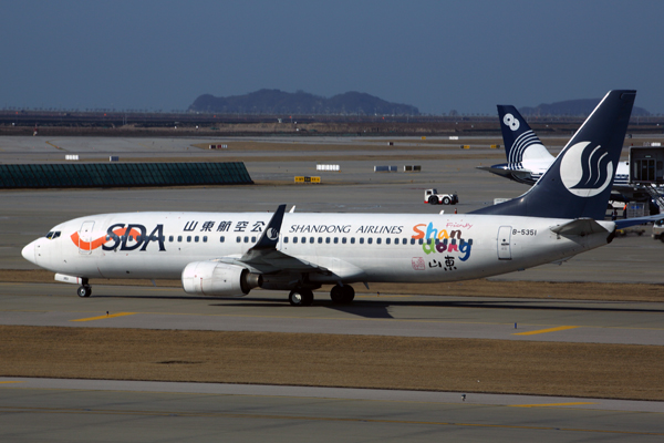 SHANDONG AIRLINES BOEING 737 800 ICN RF 5K5A4009.jpg