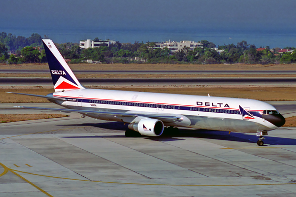 DELTA BOEING 767 300 ATH RF 1179 23.jpg