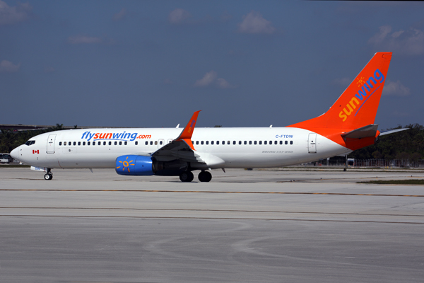 SUNWING BOEING 737 800 FLL RF 5K5A6657.jpg