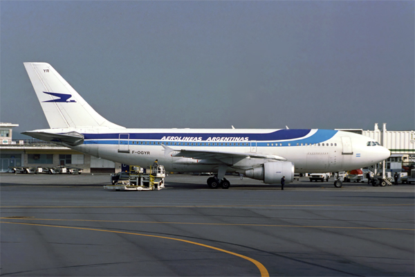 AEROLINEAS ARGENTINAS AIRBUS A310 300 EZE RF 1368 31.jpg