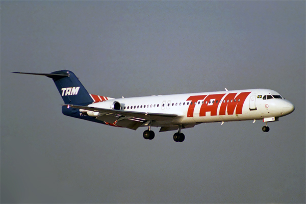 TAM FOKKER 100 CGH RF 1375 12.jpg