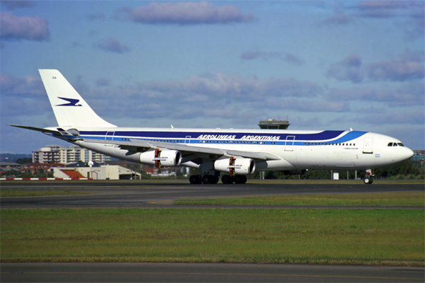 AEROLINEAS ARGENTINAS AIRBUS A340 300 SYD RF 1411 16.jpg