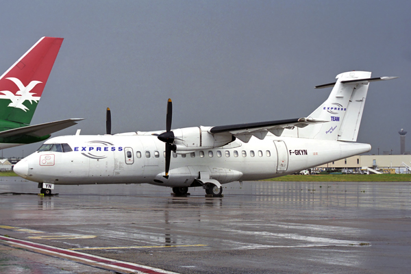 EXPRESS TEAM ATR42F CDG RF 1547 25.jpg