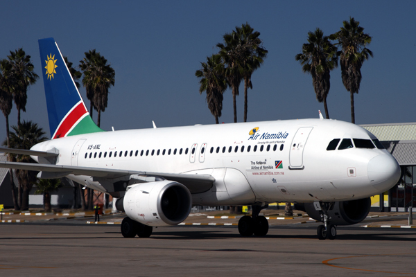 AIR NAMIBIA AIRBUS A319 WDH RF IMG_2931.jpg
