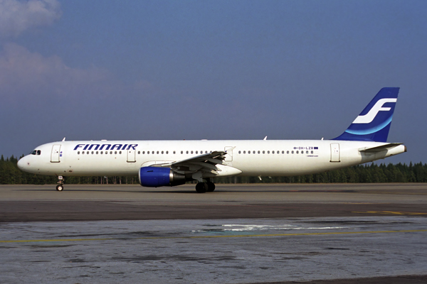 FINNAIR AIRBUS A321 HEL RF 1647 24.jpg