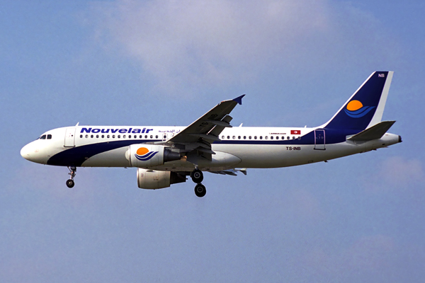 NOUVELAIR AIRBUS A320 LGW RF 1653 23.jpg