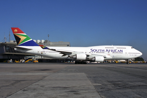 SOUTH AFRICAN BOEING 747 400 JNB RF 1721 25.jpg