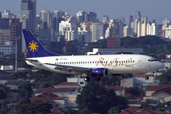RIO SUL BOEING 737 500 CGH RF 1733 26.jpg