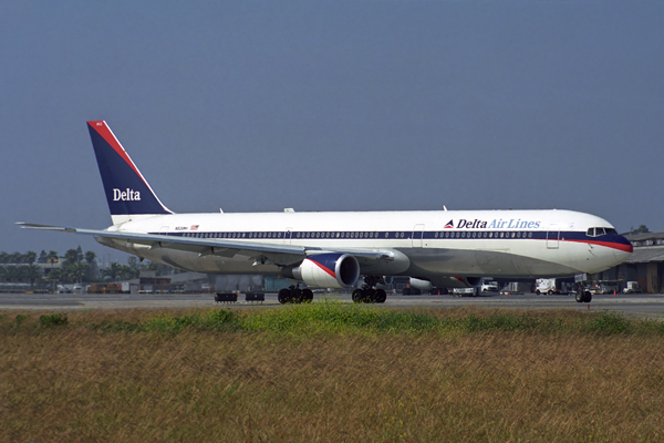 DELTA BOEING 767 400 LAX RF 1752 16.jpg